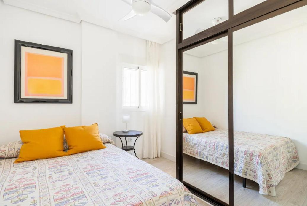 Apartamento Amplio Con 4 Habitaciones Y 2 Banos - Great Apartment With 4 Rooms - 2 Baths Seville Exterior photo