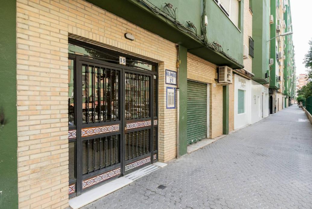 Apartamento Amplio Con 4 Habitaciones Y 2 Banos - Great Apartment With 4 Rooms - 2 Baths Seville Exterior photo